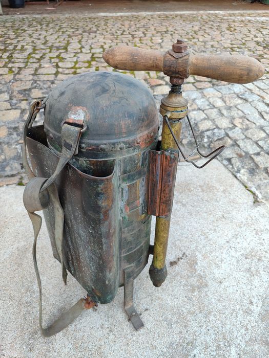 Pulverizador Manual Antigo em Cobre e Latão
