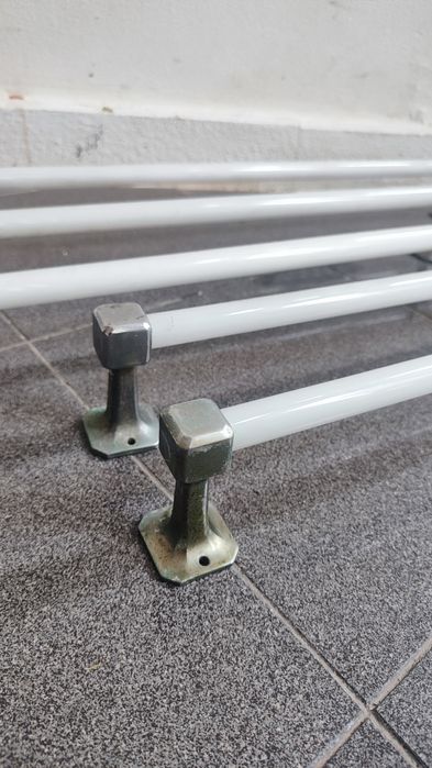 5 suportes para toalheiro em vidro.