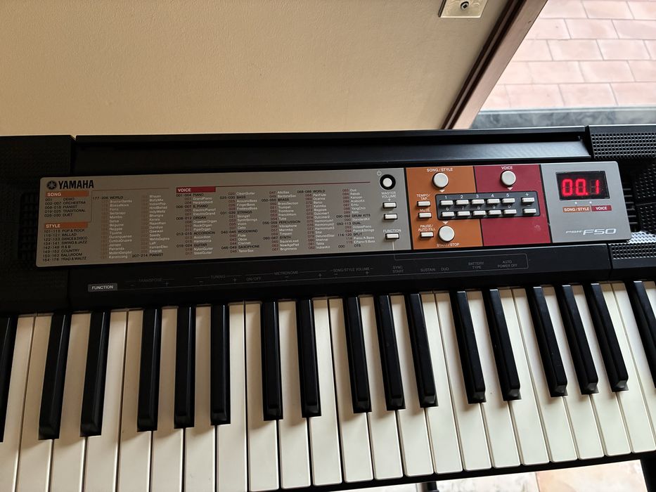 Piano YAMAHA psr f50