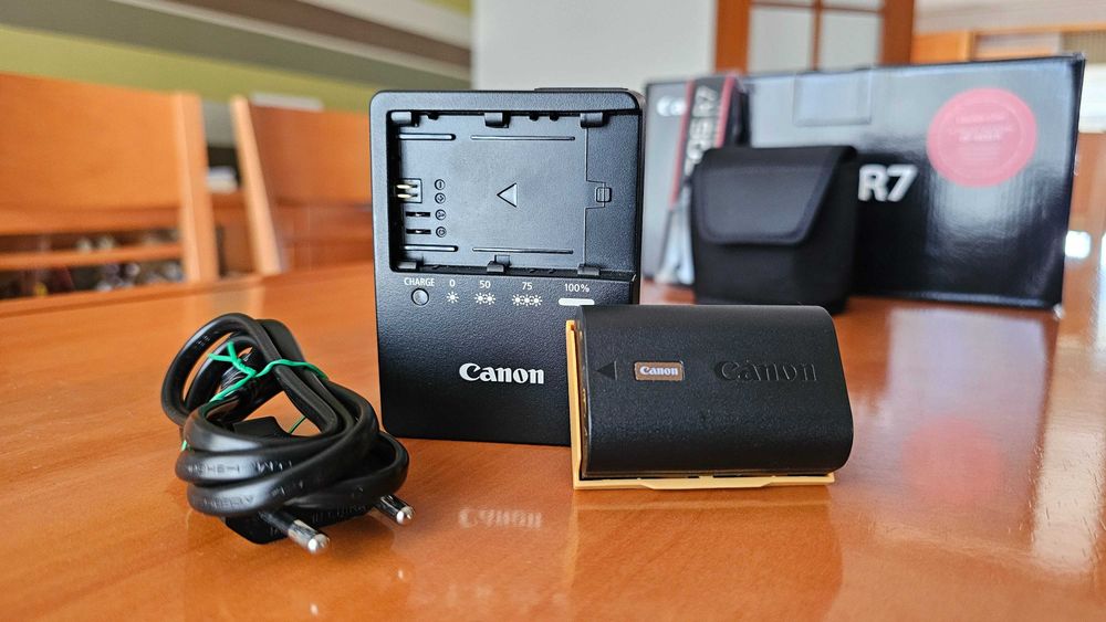 Canon EOS R7 + Adaptador RF para EF – Mirrorless APS-C 4K 60fps