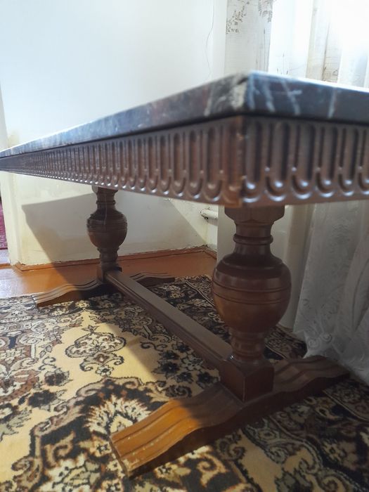 Стіл мраморний (лава)