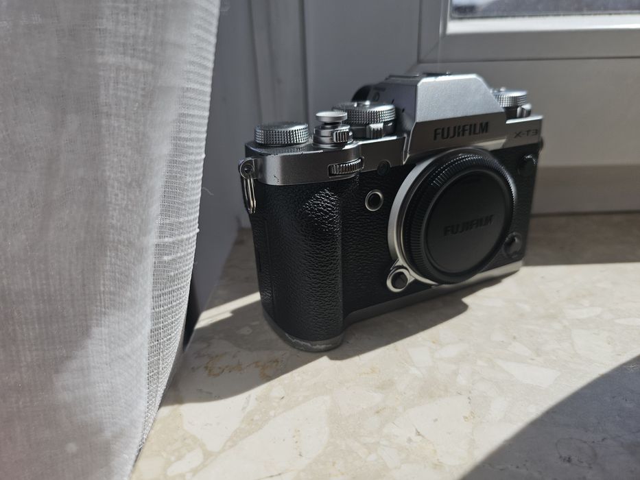 Srebrny Fujifilm xt-3