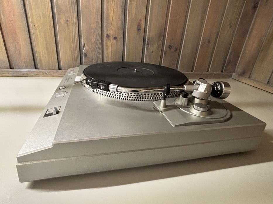 Gramofon Akai AP-D33