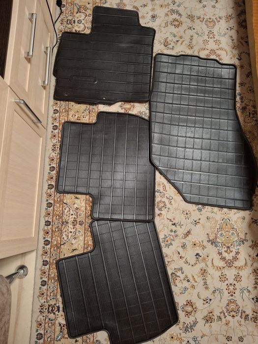 Гумові килимки для Mitsubishi Outlander XL нові