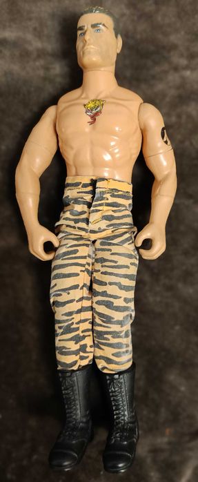 Super figurka Action Man, wysokości 30 cm, firmy Hasbro.