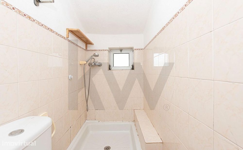 Apartamento T2 * Bairro de Inglaterra * Varanda c/ Vista de Cidade
