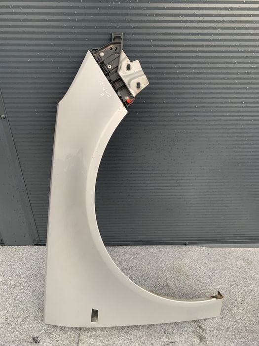 Opel Insignia A błotnik prawy przedni przód srebrny