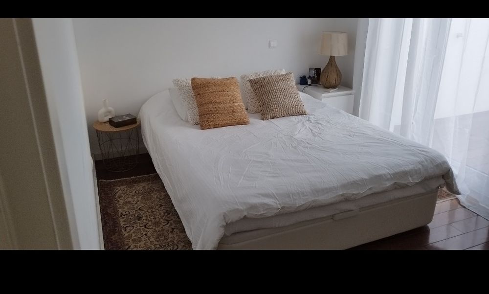 Cama de IKEA com armazaneamento 160 metros
