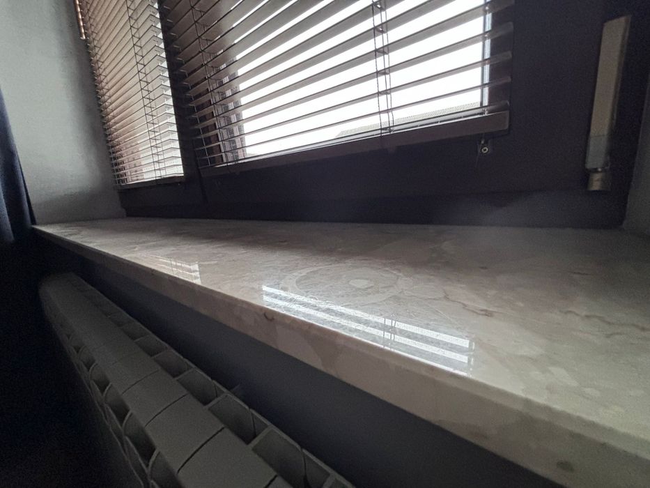 Parapet  konglomerat marmurowy beżowy/ kremowy/ pias