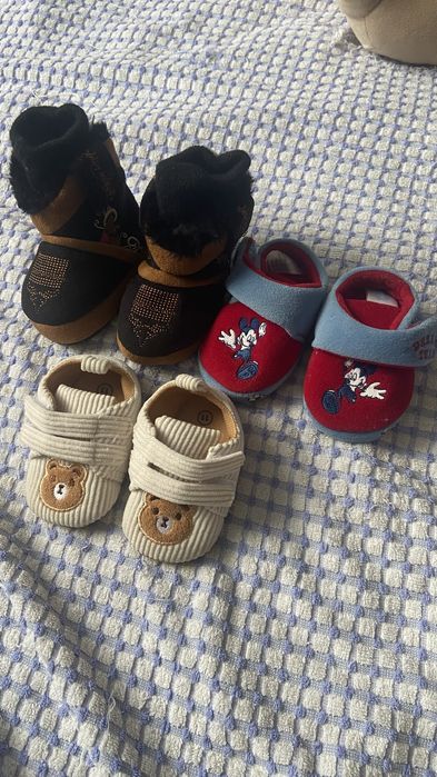 Дитячі тапочки, чобітки, нові. Не носили