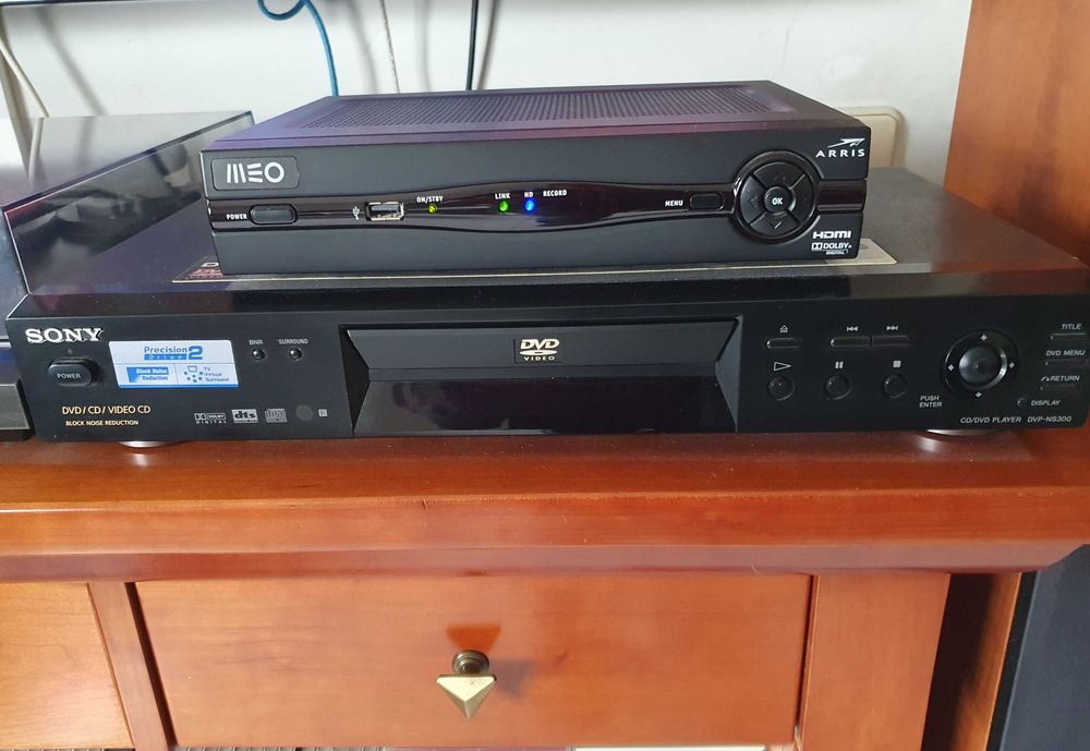 Sony DVD-NS300 - CD/DVD/Video CD Player, com caixa - Não lê os discos