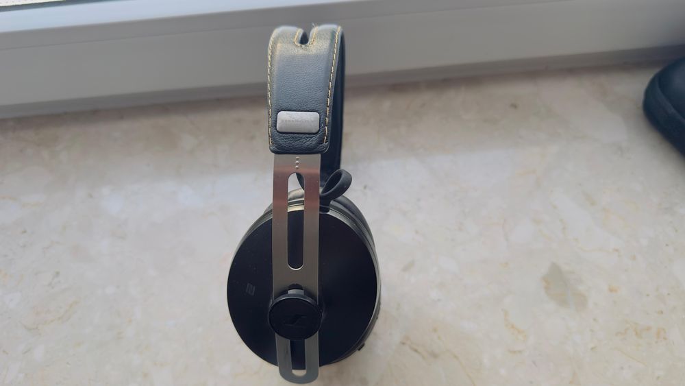 Momentum Wireless M2 AEBT