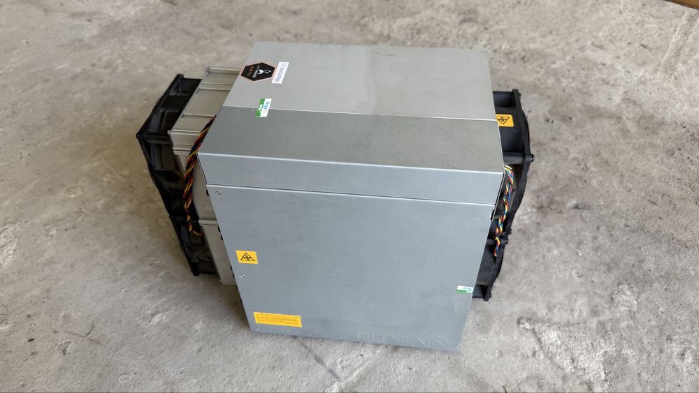 Antminer S19k Pro 120th б/у в отличном состоянии