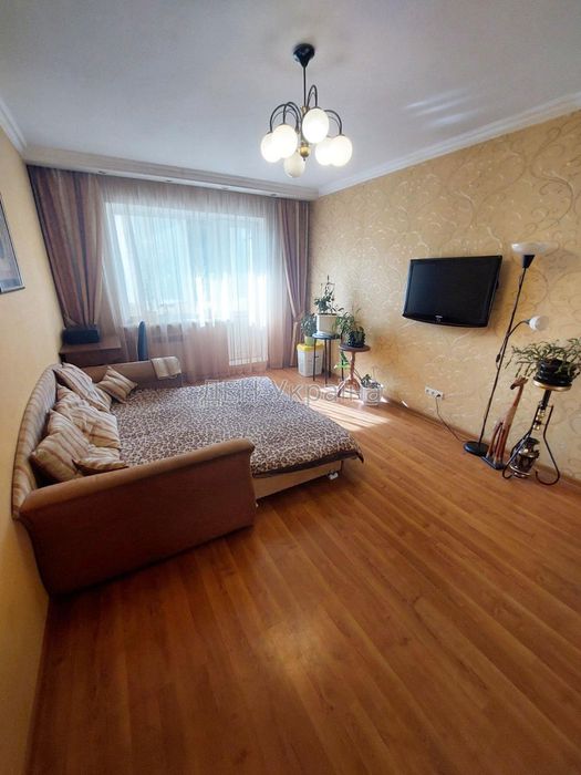 Продам 2 к. квартиру просп. Свободи 3, Виноградар