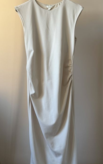 Dopasowana sukienka ciążowa midi, H&M!