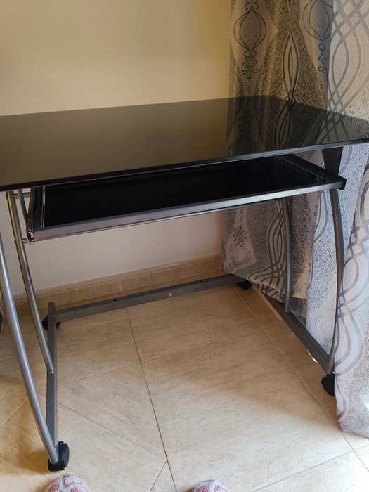 Secretária e cadeira de escritório