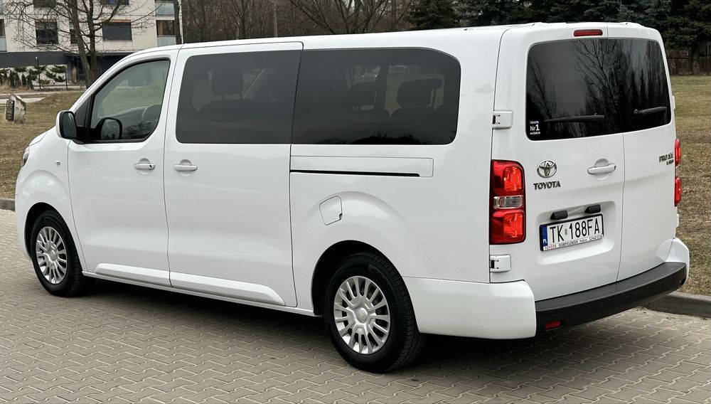 Wynajem bus 9 osobowy, wypożyczalnia, transfery na lotniska imprezy