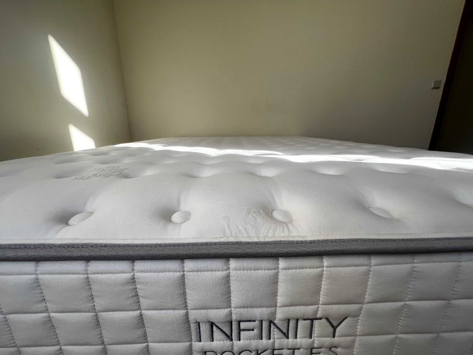 Colchão Queen Size Infinity Pocket em ótimo estado