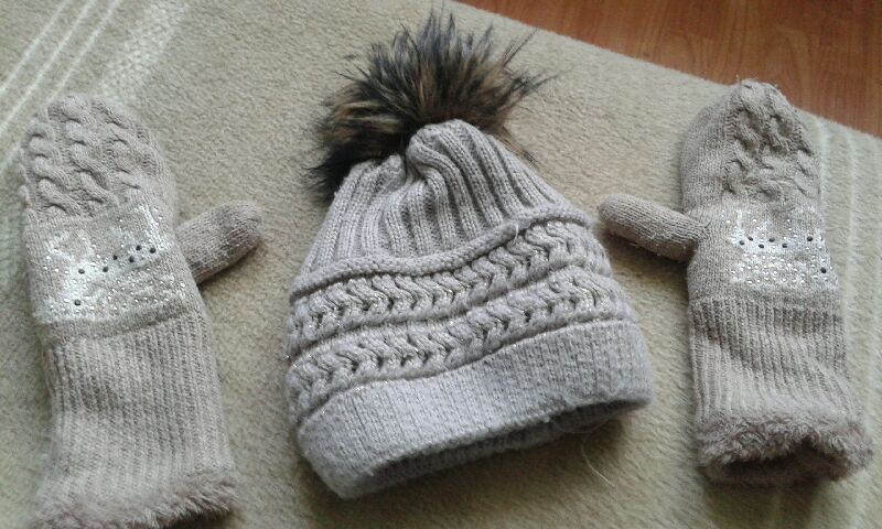 Modna czapka i rękawiczki z palcem