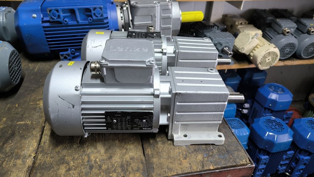 0,75 квт 340 об. Мотор редуктор Lenze. Электродвигатель с редуктором