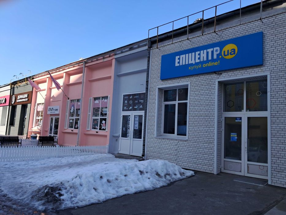 Оренда торгівельних приміщень 90м.кв. та 30м.кв. пр-кт Соборності, 7Б