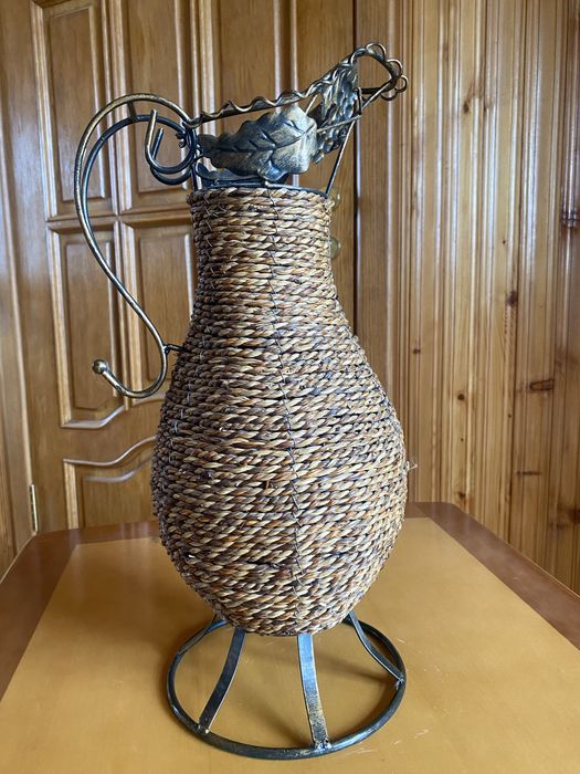 Декоративна ваза кувшин