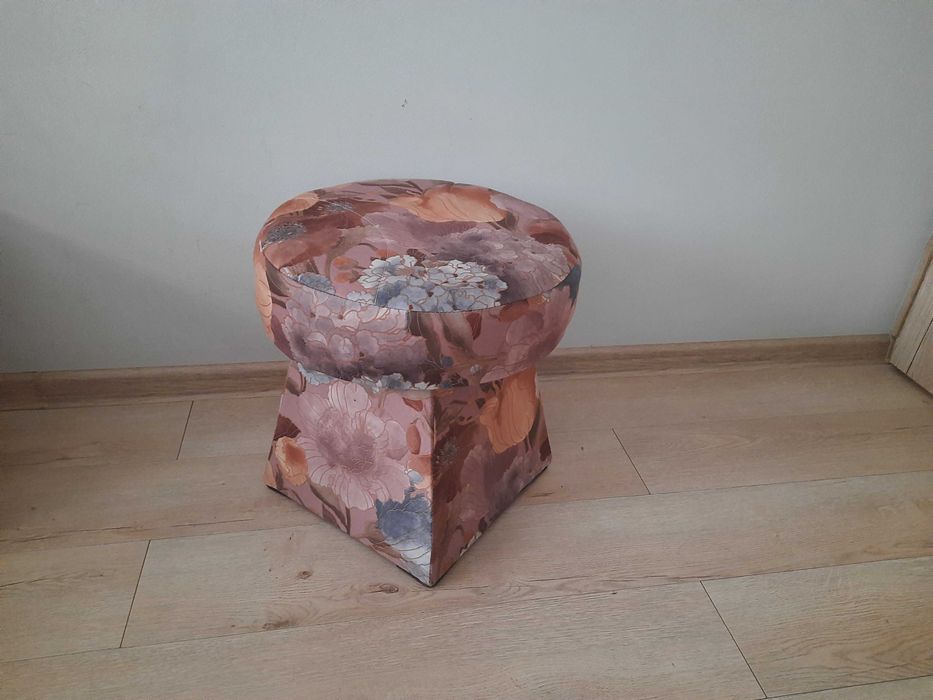 Pufa, Krzesło do Toaletki