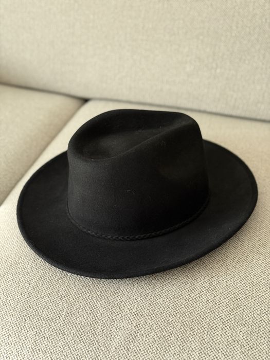 Hat with wide-brim