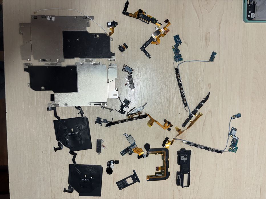 sony xperia запчастини