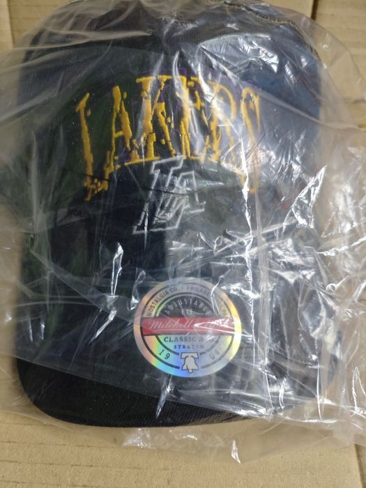 Czapka Nowa Mitchell & Ness  SUGA (BTS) NBA Glitch Lakers Snapback  jeszcze zafoliowana z metkami