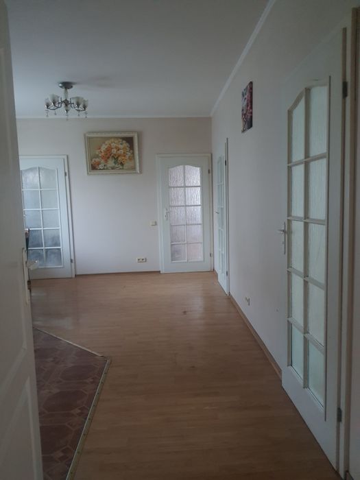 Будинок в смт.Володарка, 4 кімнати.