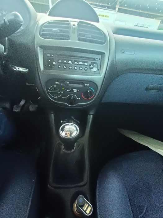 Peugeot 206 1.4 HDI Look 5P Muito Económico foto 4