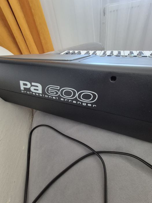 Keyboard Korg Pa600