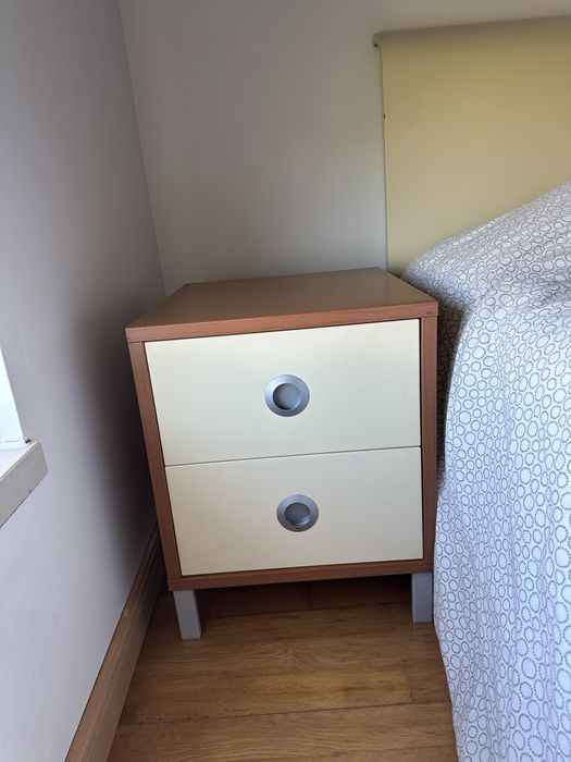 Conjunto quarto solteiro por medida – cama, mesa de cabeceira, prateleira e cubos