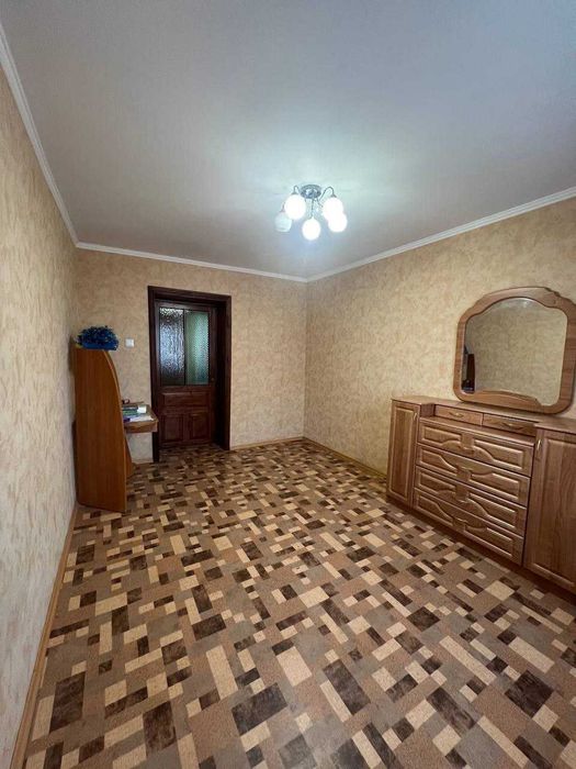 Продам 4х кімнатну квартиру з автономкою у центрі міста.