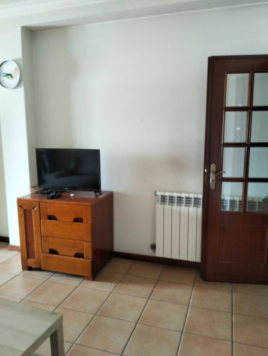 Móvel de TV em madeira ( sem TV)