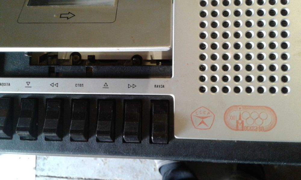 Усилитель . Магнитофон . Колонки . Видеомагнитофон .