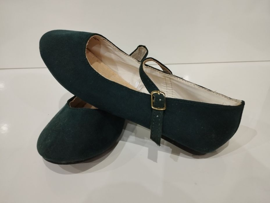 NOVOS! Sapatos Sfera - nr. 33 (vários)