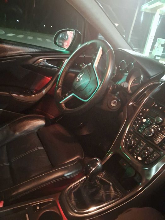 Opel astra 2010 року