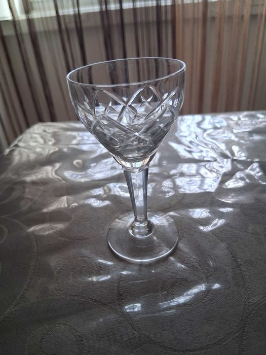 Conjunto (72 peças) de copos e jarro em vidro fino lapidado