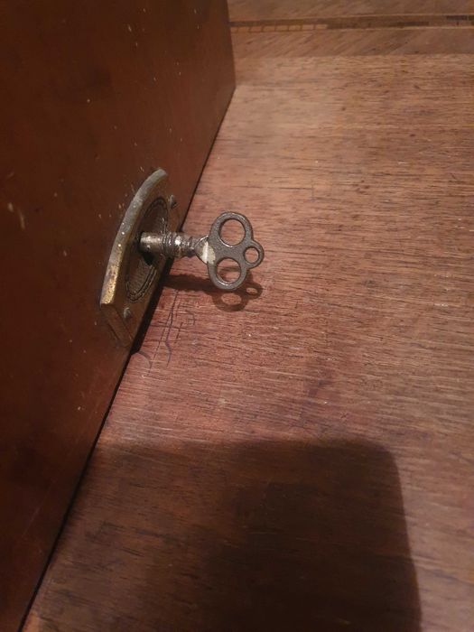 Sprzedam Maszyna do szycia Kóhler z metalową podstawą