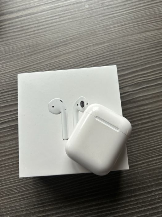 Продам Airpods.
