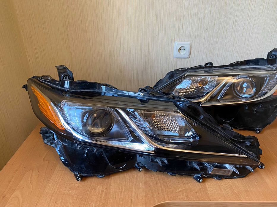 ОРИГІНАЛ Фари Toyota Camry 70 (2018–2024) LED ліва права