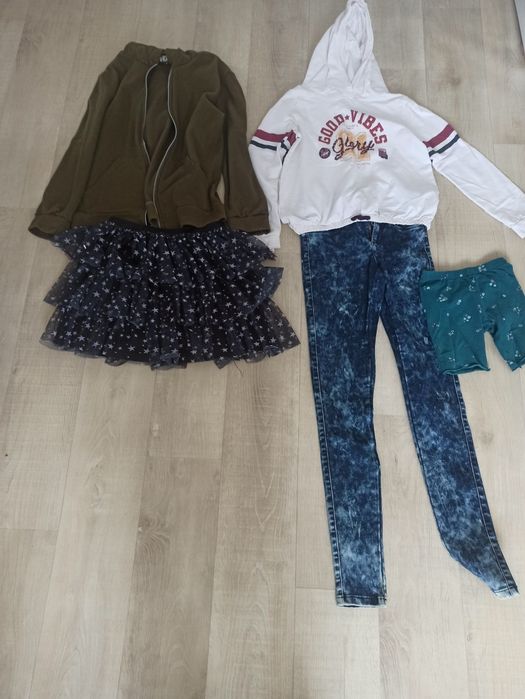 Віддам безкоштовно одяг