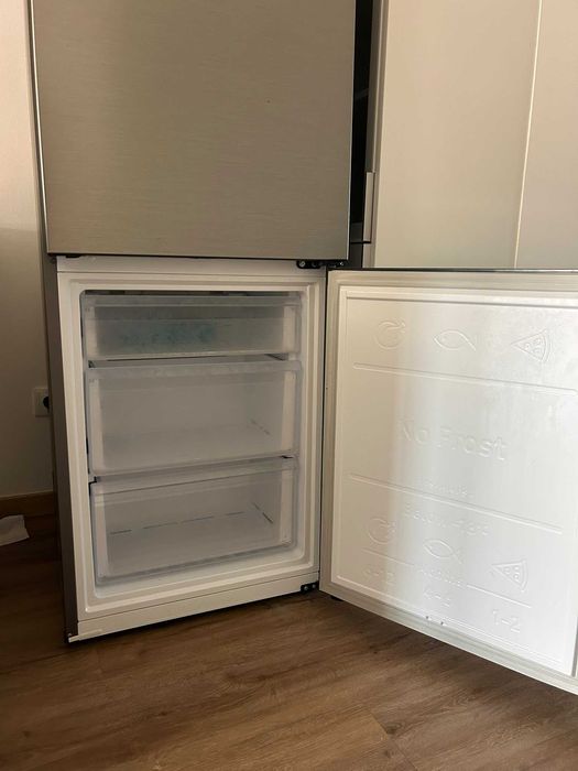 Frigorífico Combinado Samsung No Frost 365L – RB36T672CS9
