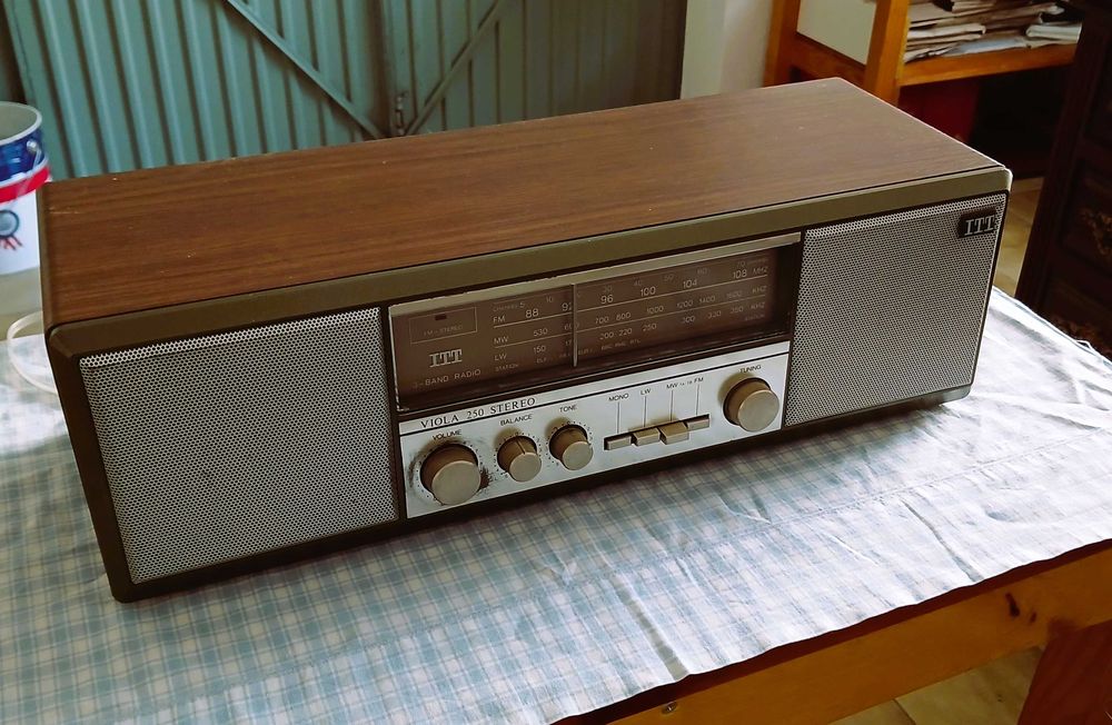 Rádio ITT modelo Viola