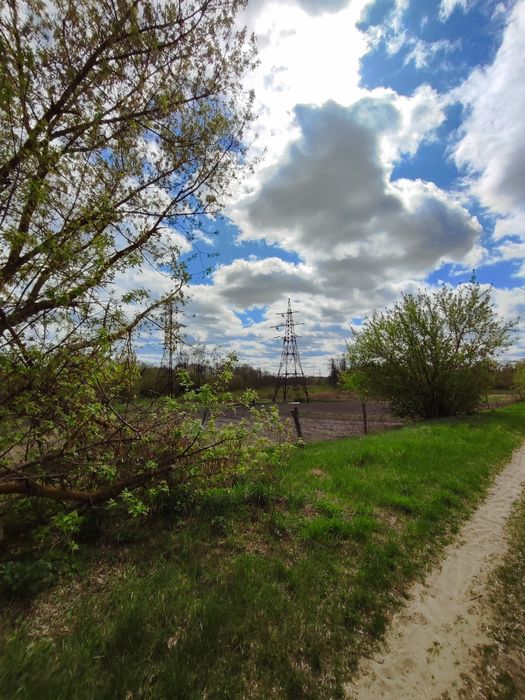 Продам пів будинку та 10 соток землі в Лазарівці