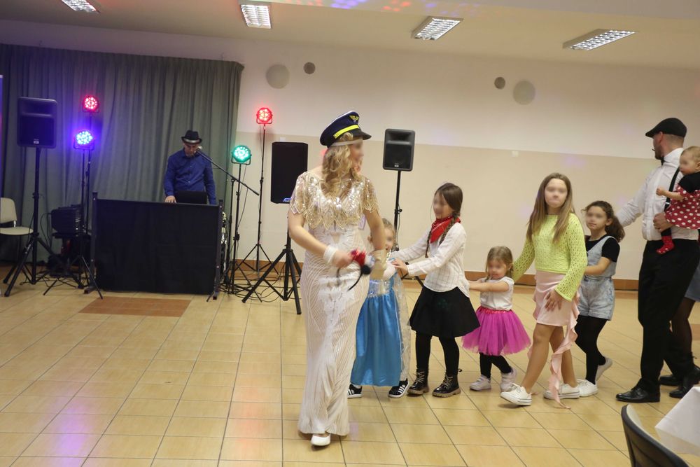 czapka jedzie pociąg DJ MAX muzyczny