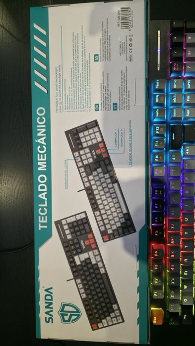 Teclado gaming mecânico - novo