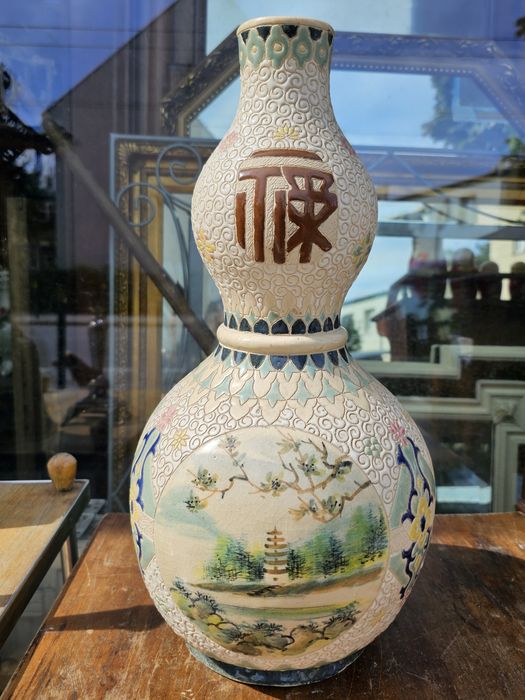 Ceramiczny wazon w kształcie podwójnej tykwy